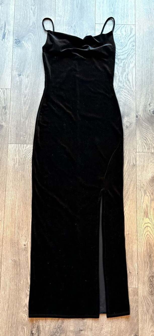 Liz & Sara Black Velvet Maxi Dress Size M
